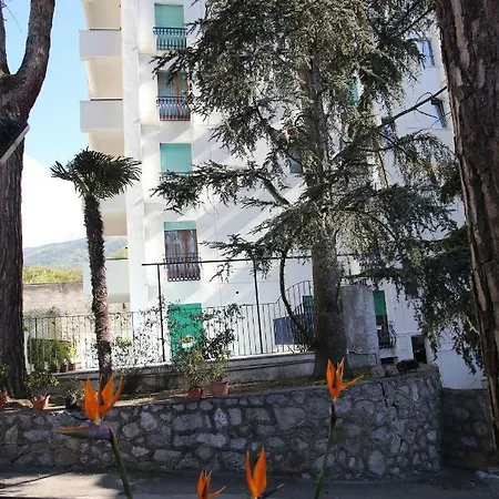 Bed & Breakfast Coast 4*