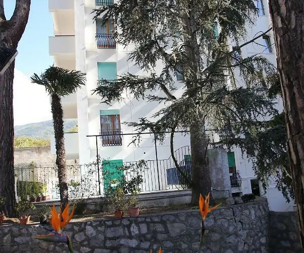 Bed and Breakfast Coast 4*